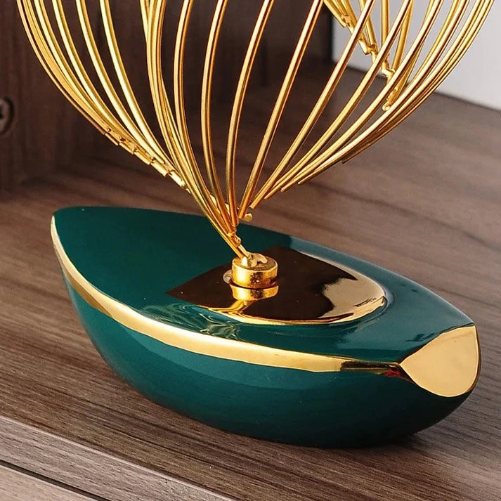 SkyVoyage - Raffinierte Segelboot-Skulptur für elegante Einrichtung