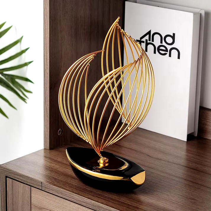SkyVoyage - Raffinierte Segelboot-Skulptur für elegante Einrichtung