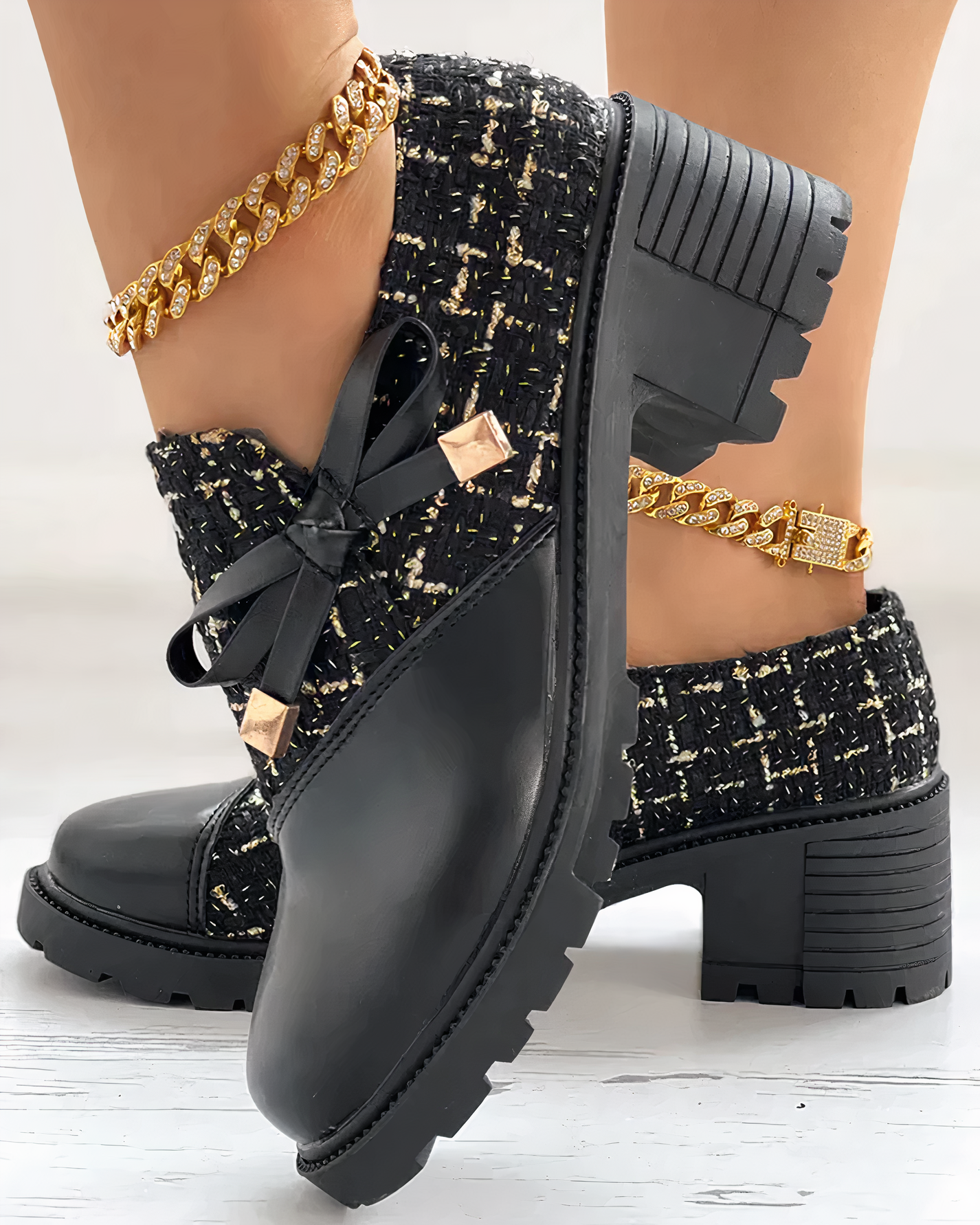 Wilhelmina - Zapatos con tacones gruesos y cordones