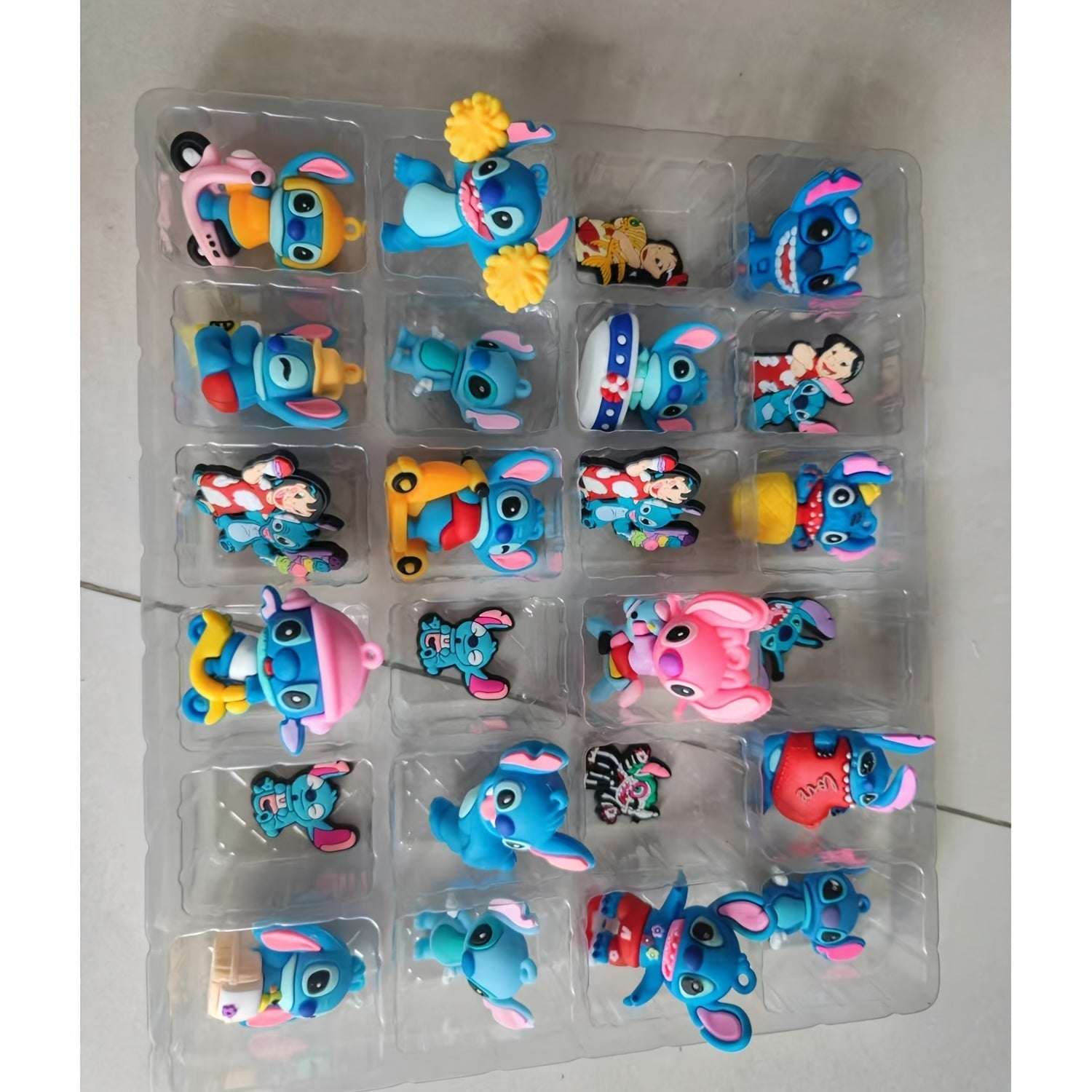 Stitch Adventskalender Legesæt | Interaktivt juleoverraskelsesspil med 24 dele