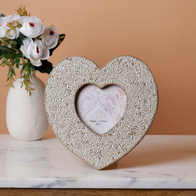 Serapis – Fotorahmen mit weißen Herzperlen