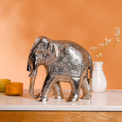 Ormetha – Estatua de elefante en relieve plateado