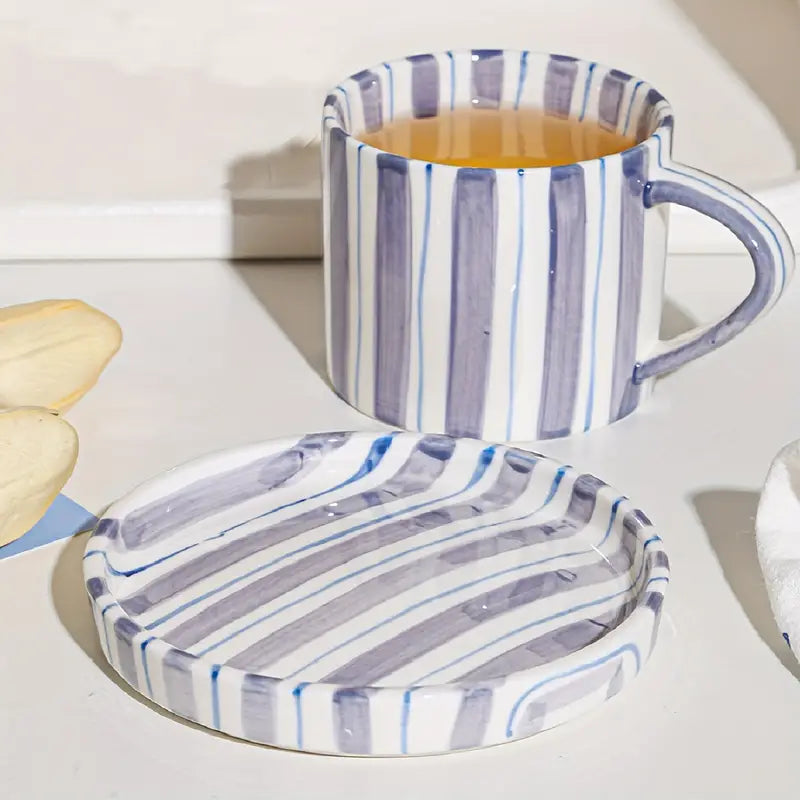 Sip&Stripe – Auffällige Tasse mit passendem gestreiften Teller