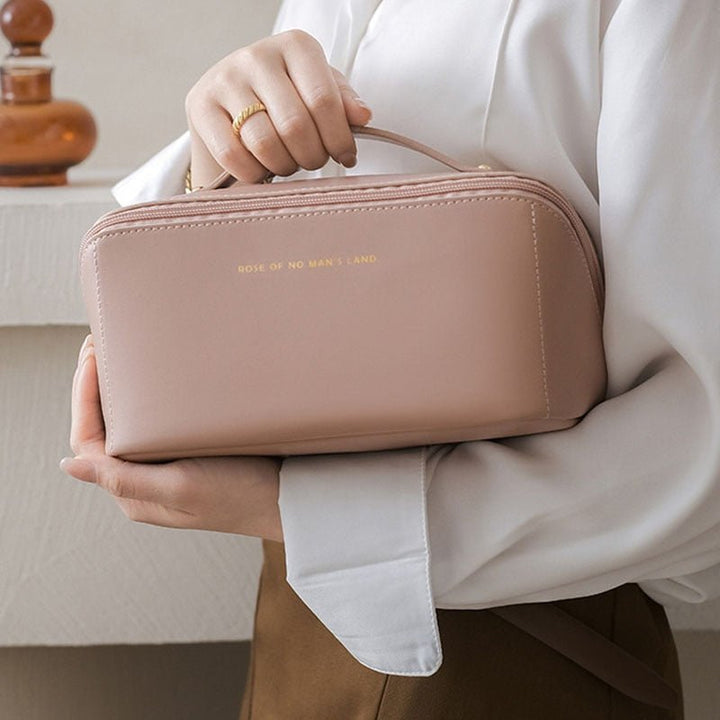 Lora - Geräumige Kosmetiktasche