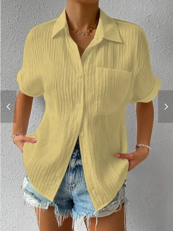 Gabriela - Blusa plisada casual con solapa