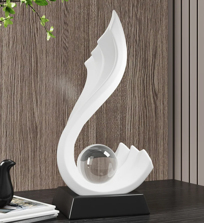 Orbelle – künstlerisches abstraktes Design mit einer kristallklaren Kugel
