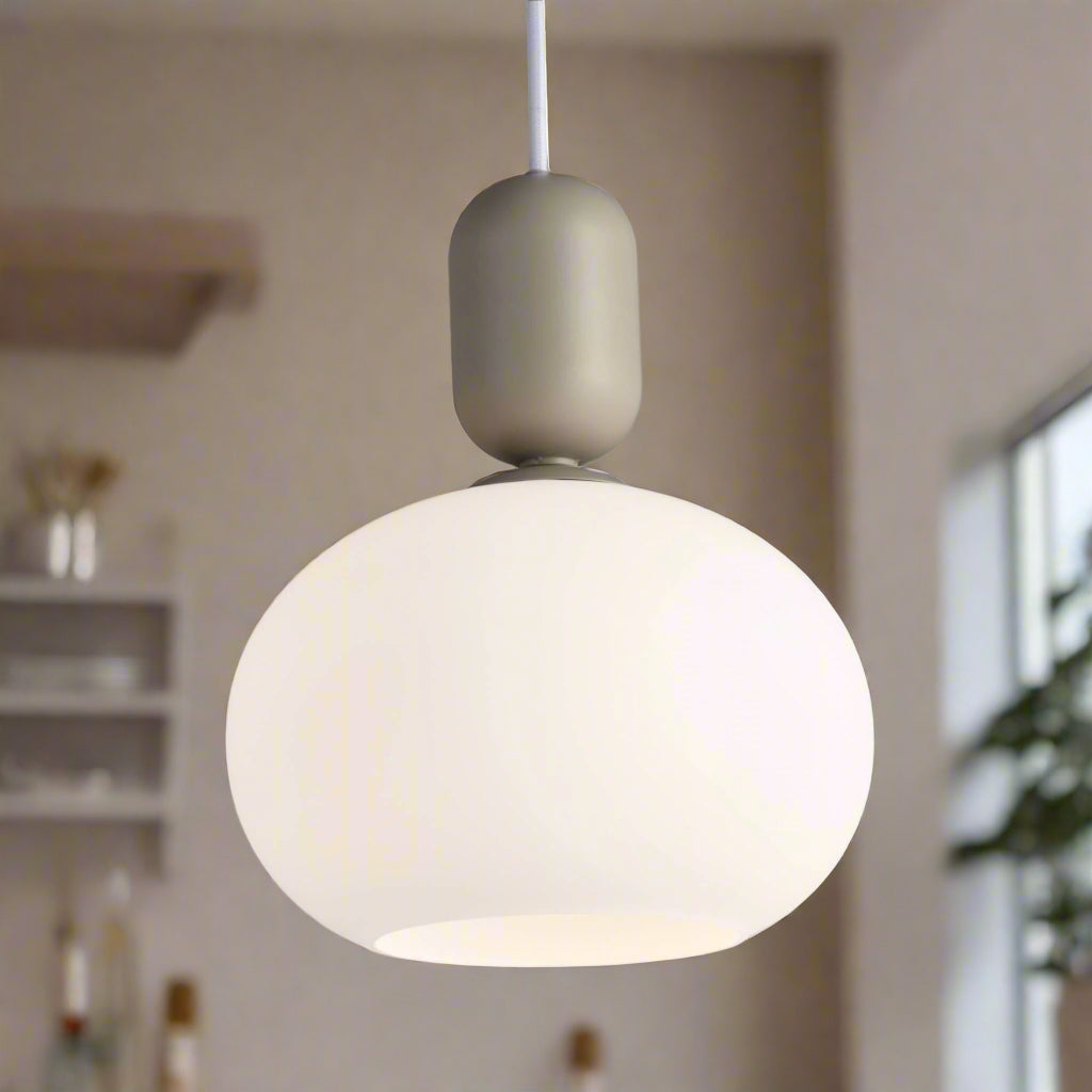 GlowForm - Minimalistische Hängeleuchten mit weißem Glas-Schirm