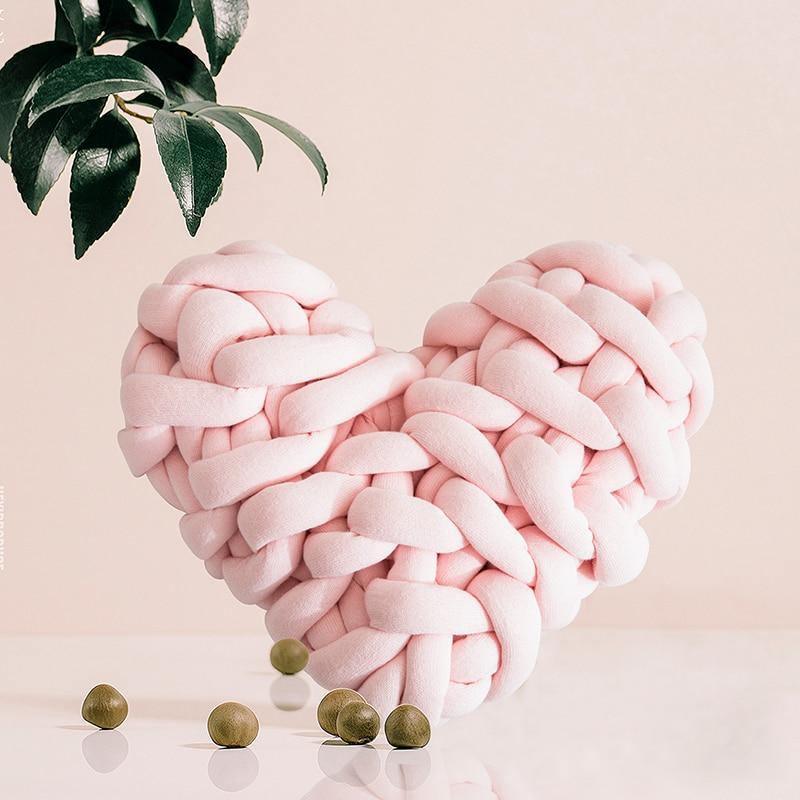LoveTwist - Herzförmiges Strickkissen