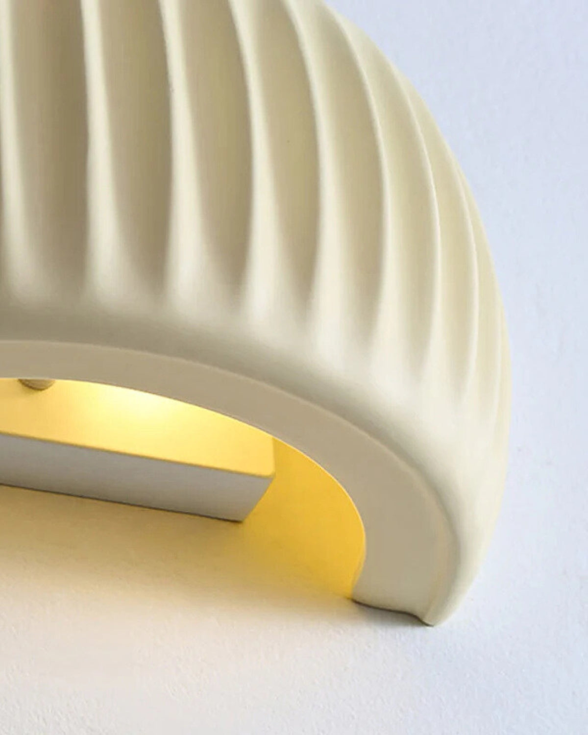 Lumavéa - Elegante Wandleuchte - mit künstlerischer welliger Silhouette