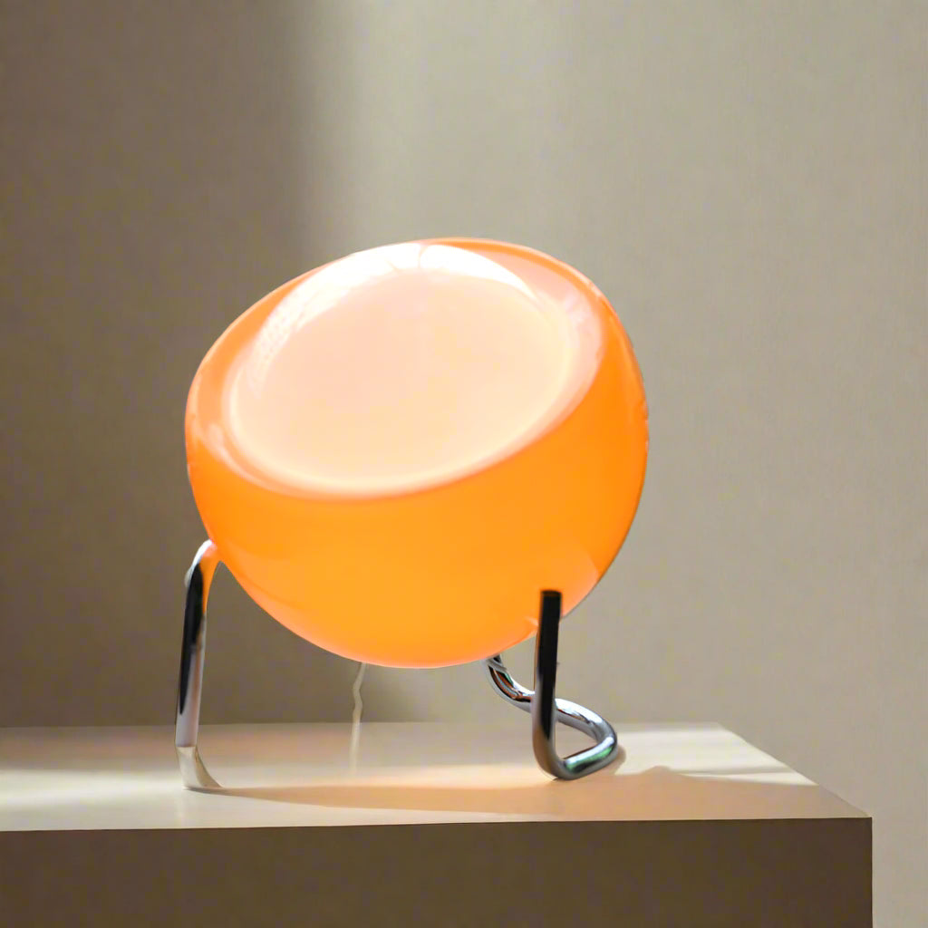 LumoOrb - Tischlampe im Mid-Century-Modern-Stil mit orangefarbenem Kugelschirm