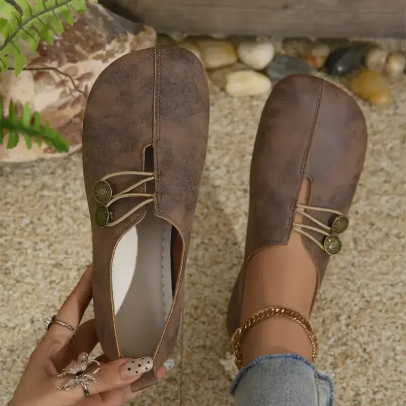 Kortney - Leichte flache Schuhe mit Schnürdesign