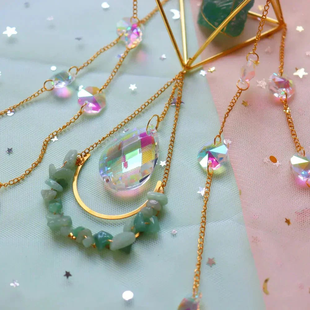 Celestara – 3D Kristall-Sonnenfänger mit Mond-Anhängern und Edelstein-Kern