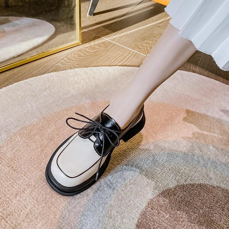 Stella - Mocasines bicolor con cordones y punta redonda