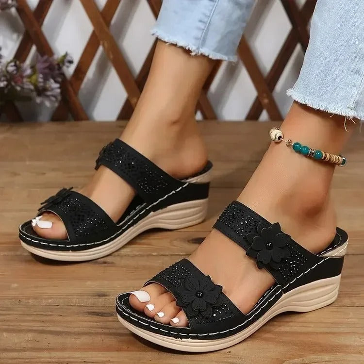 Bella - Elegante blühende Sandalen
