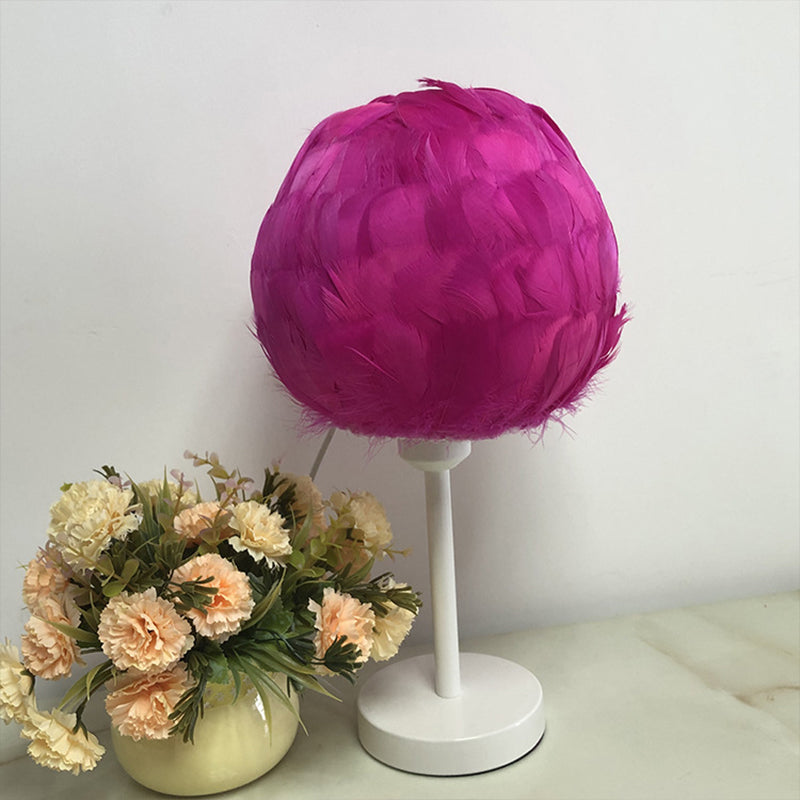 Feathora – Handgefertigte Feather Sphere Tischlampe