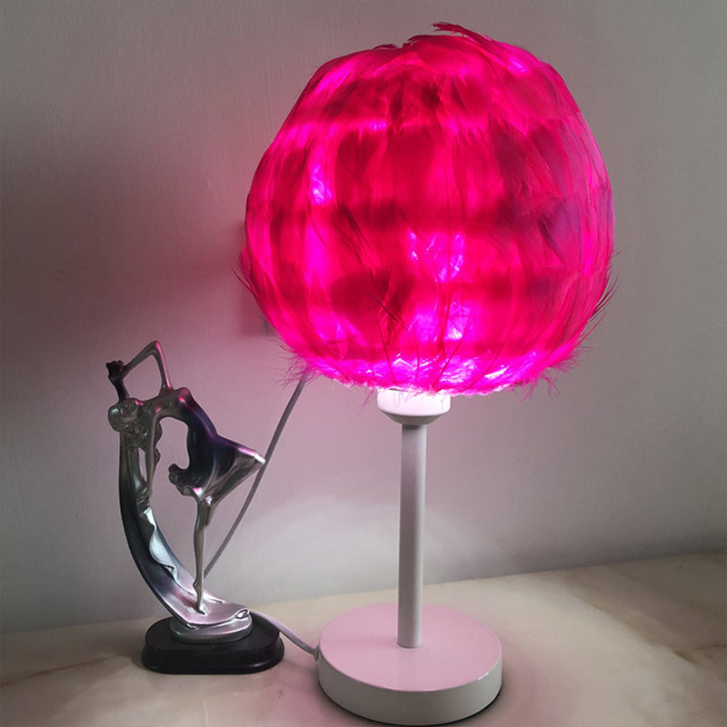 Feathora – Handgefertigte Feather Sphere Tischlampe