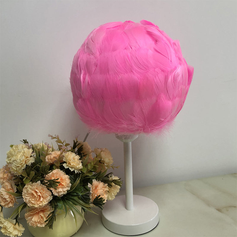 Feathora – Handgefertigte Feather Sphere Tischlampe