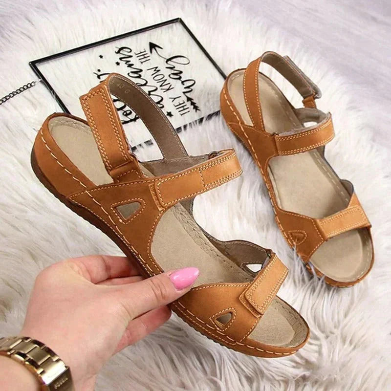 Brittany - Elegante Sandalen mit niedrigem Keilabsatz für Frauen