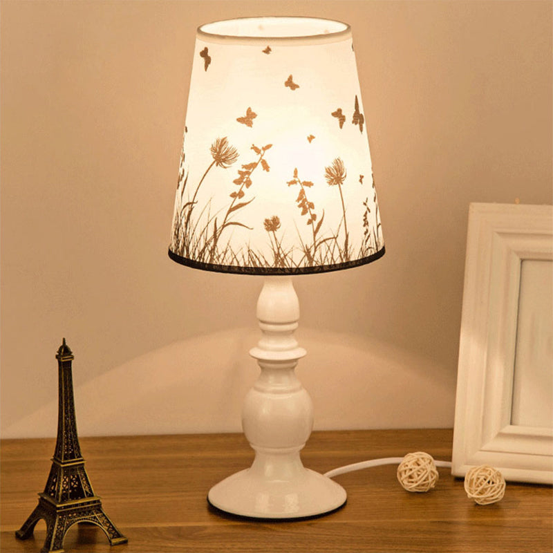 Lumivelle – Klassische weiße Tischlampe