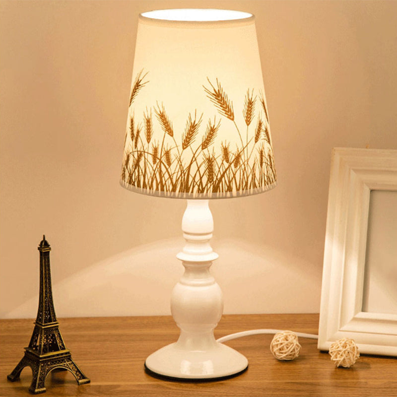 Lumivelle – Klassische weiße Tischlampe