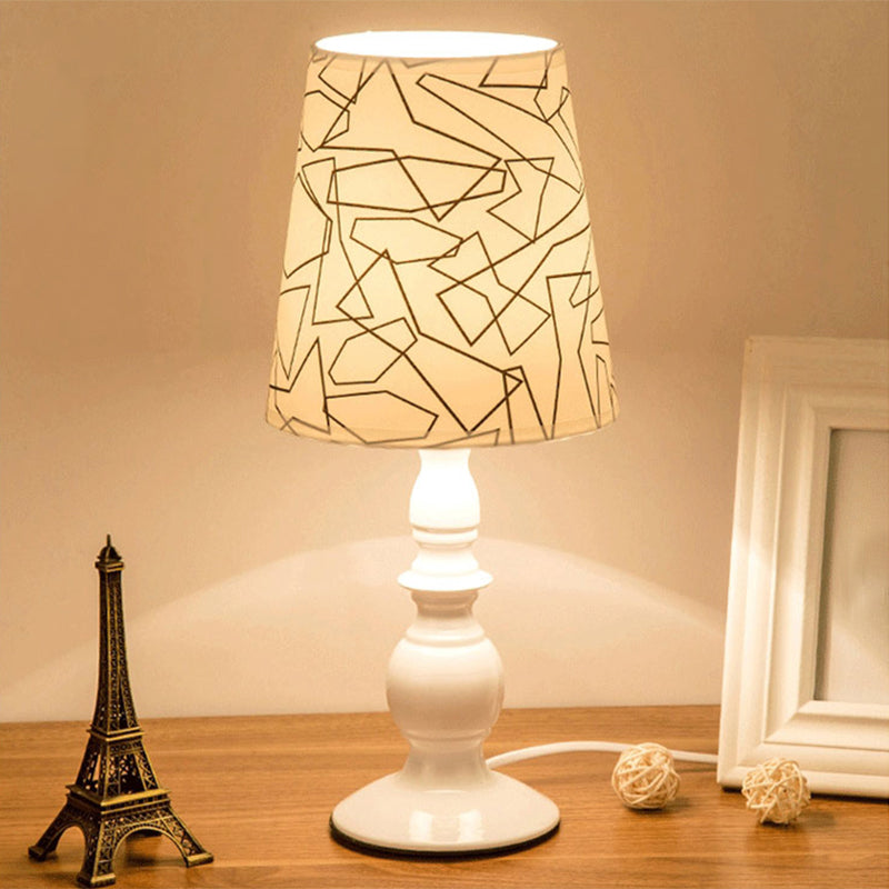 Lumivelle – Klassische weiße Tischlampe