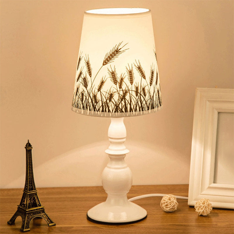 Lumivelle – Klassische weiße Tischlampe