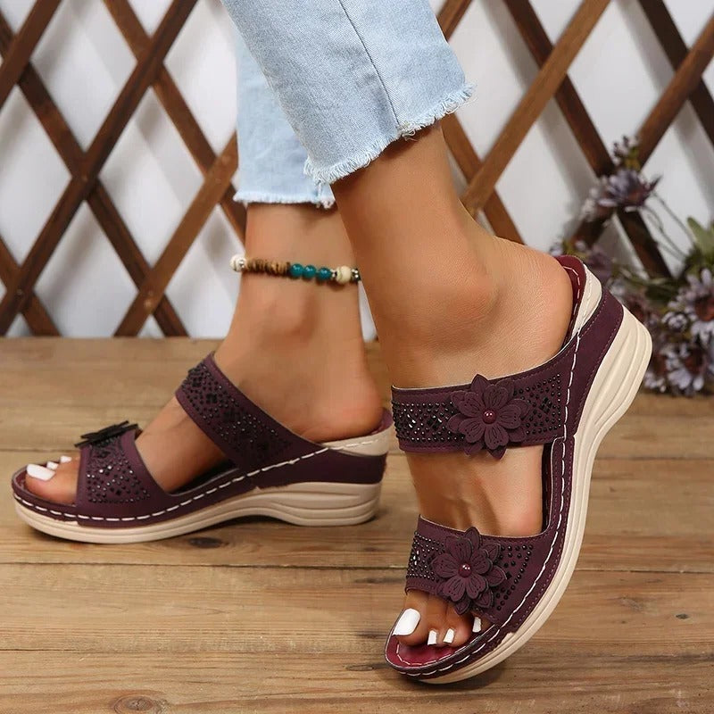 Bella - Elegante blühende Sandalen