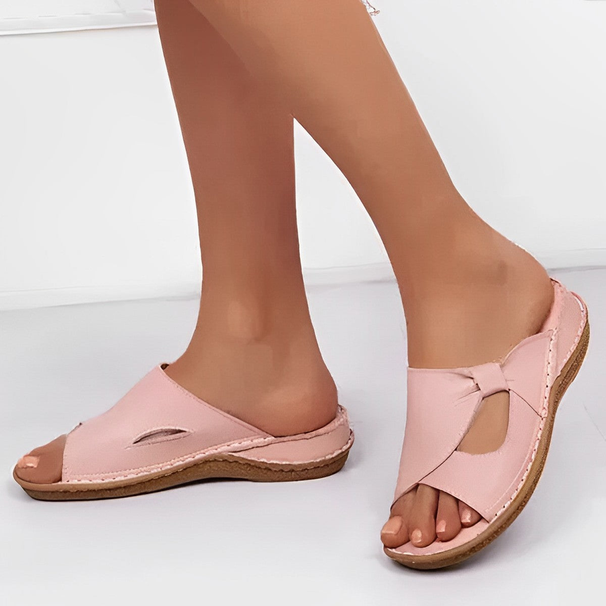 Chloe - Elegante Sandalen mit T-Riemen