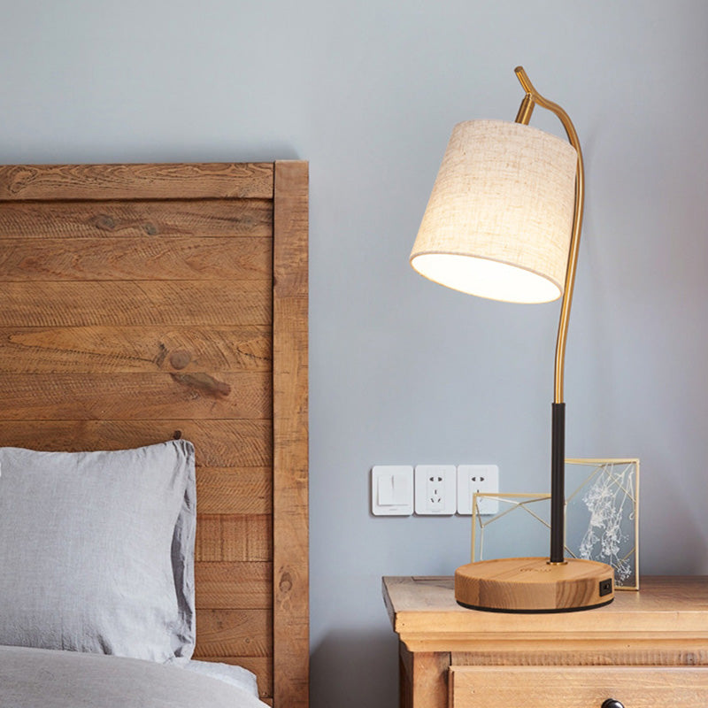 Elyra – LED Tischlampe mit Anpassbarem Design und Softem Umgebungslicht