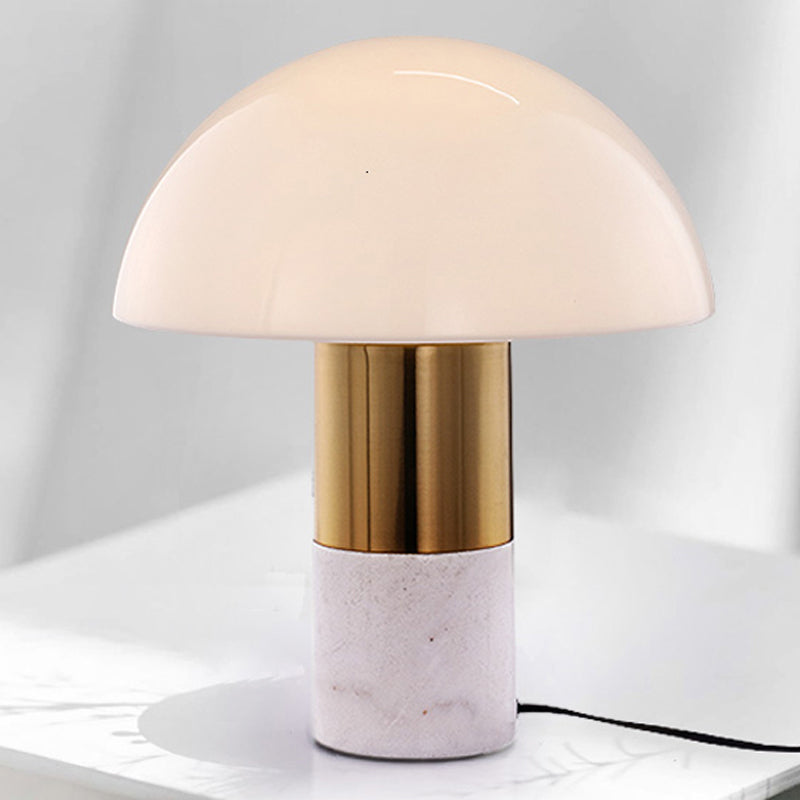 LumoSphere - Elegante Kuppel Tischlampe mit milchigem Glasschirm