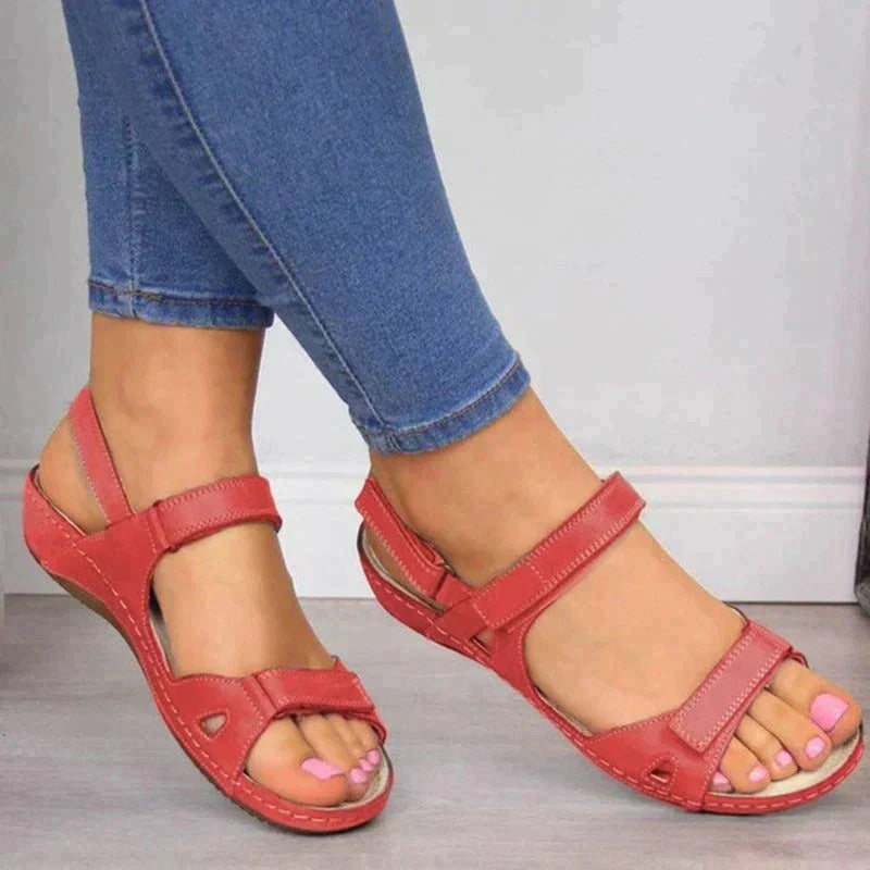 Brittany - Elegante Sandalen mit niedrigem Keilabsatz für Frauen