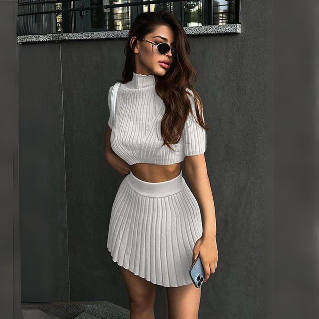 Kelly - Modernes Ripp-Crop-Top und Plissierter Rock Set