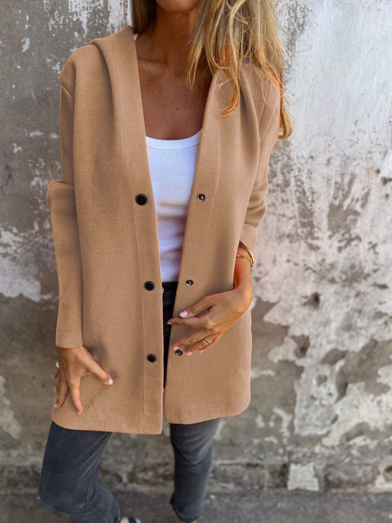 Johanna – Strickjacke mit Knopfverzierung