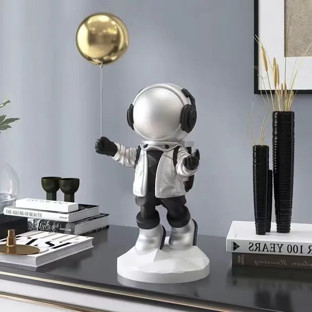 Sternenreisender - Raffinierter Astronaut und Ballonfigur für träumerische Räume
