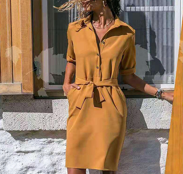 Delia - Elegantes Kleid mit Knöpfen