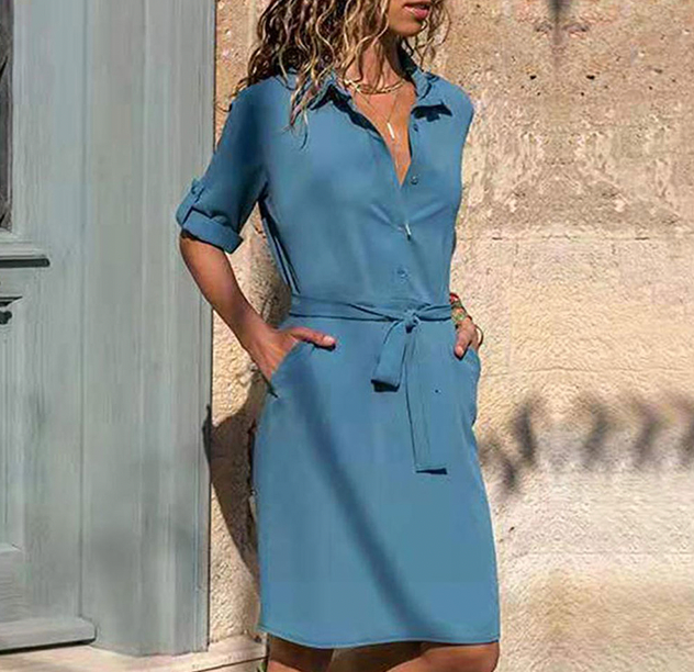 Delia - Elegantes Kleid mit Knöpfen