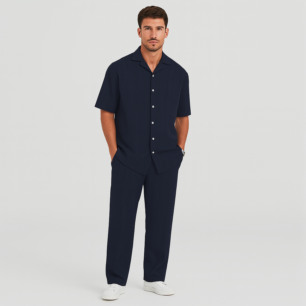 Herren-Trainingsanzug mit Streifenmuster und kurzen Ärmeln – Oberteil mit Knopfkragen und Hose mit elastischem Bund