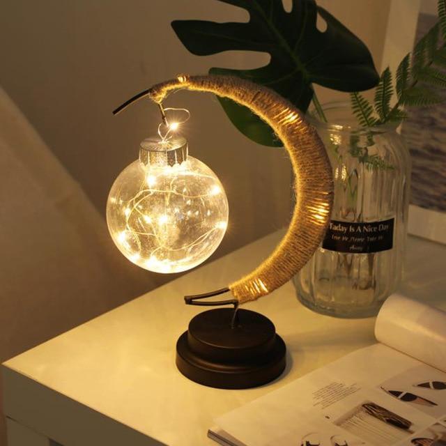 LunaGlow - Verzaubernde Kronenmond-Tischlampe mit Schnur-Design