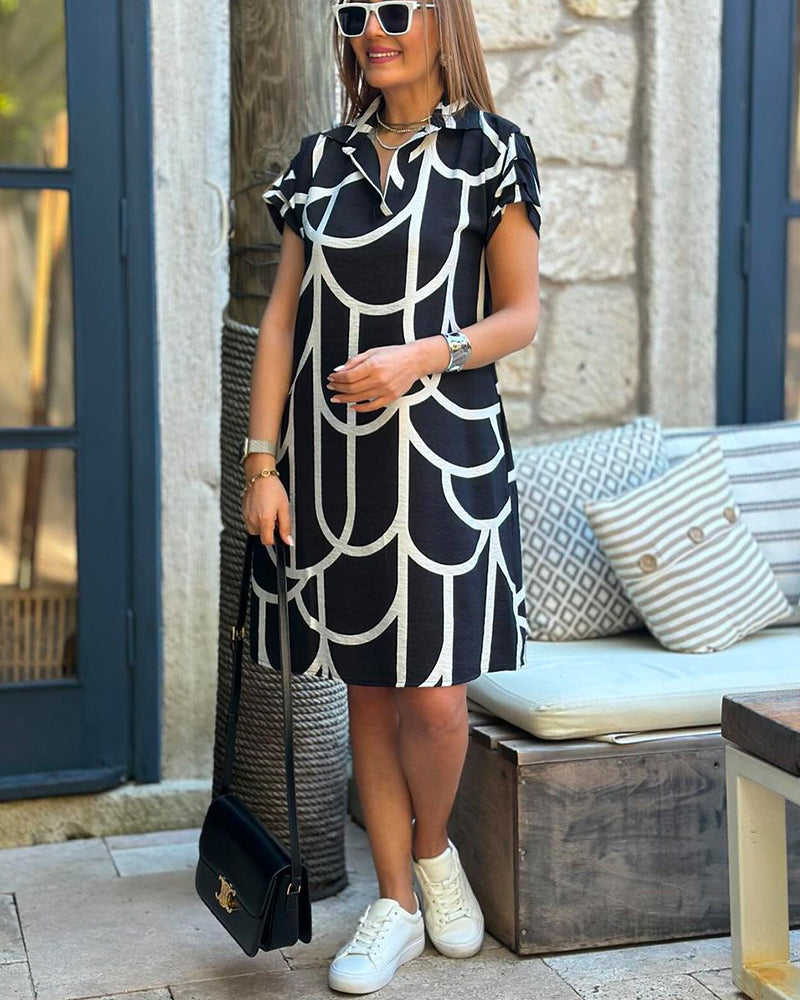 Helga - Kurzärmeliges Midikleid mit Reverslinienprint