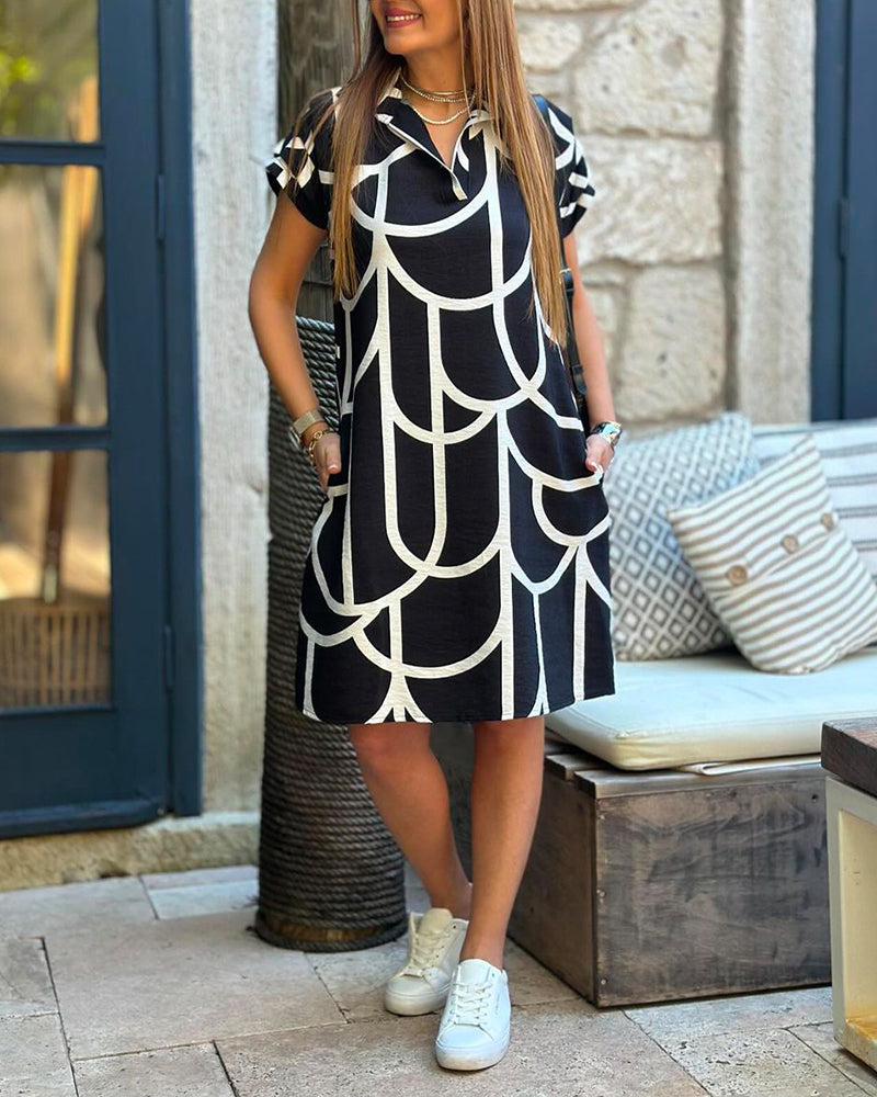 Helga - Kurzärmeliges Midikleid mit Reverslinienprint
