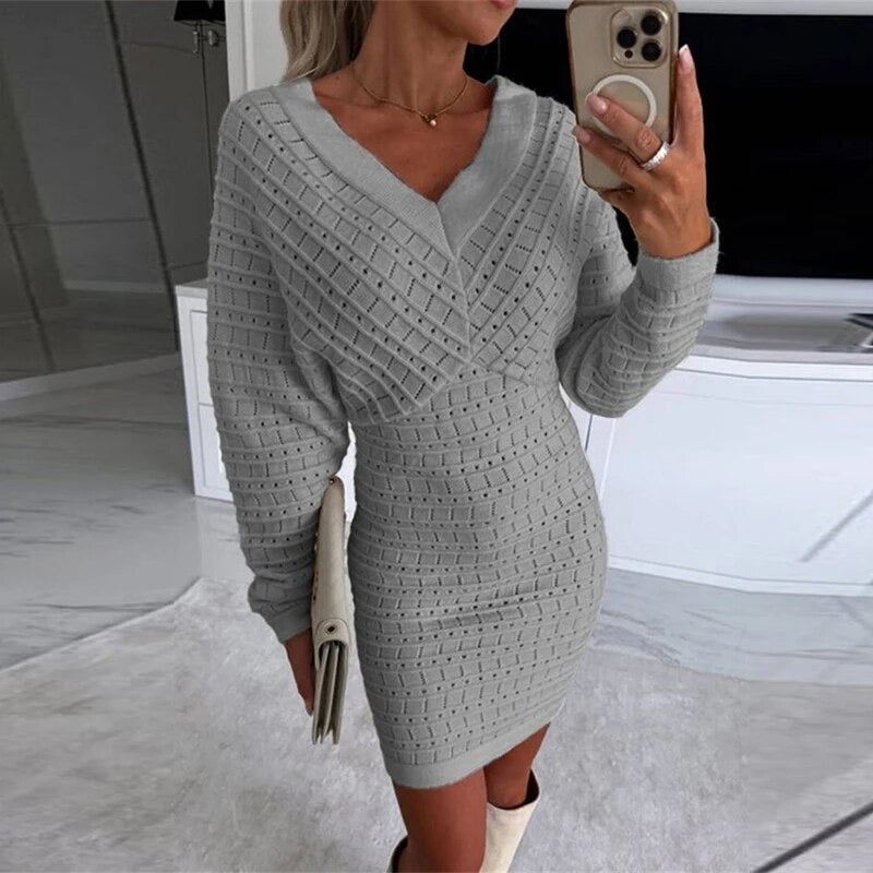Nia - Hochtaillierte langärmelige Minikleid mit V-Ausschnitt