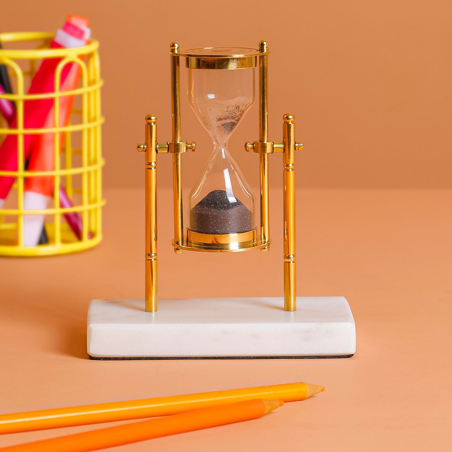 Auravé – Luxuriöse goldene Glasiur mit Marmorbasis