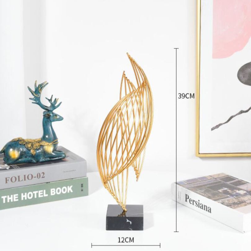 AurumLeaf - Abstrakte Goldmetallskulpturen auf Marmor Basis