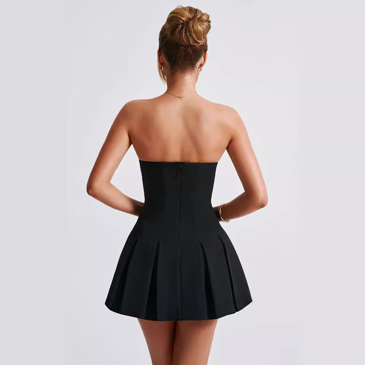 Taina - Trägerloses Minikleid mit A-Linien Schnitt