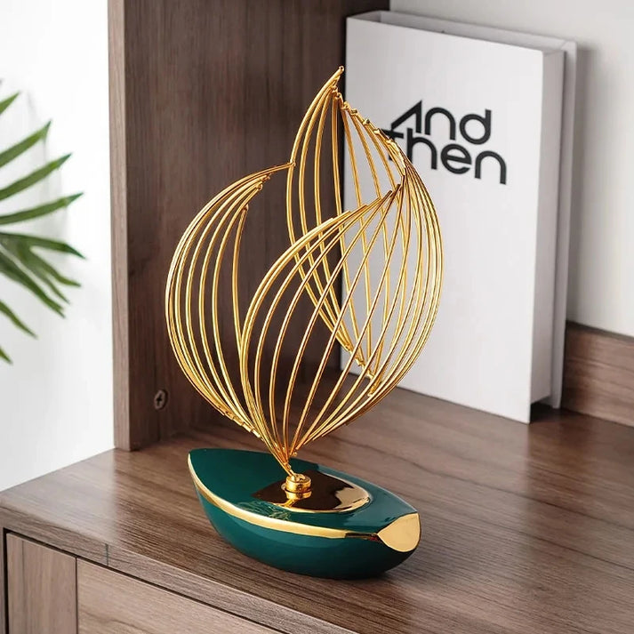 SkyVoyage - Raffinierte Segelboot-Skulptur für elegante Einrichtung