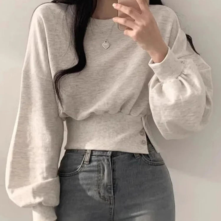 Luisa – Entspanntes Sweatshirt mit Gürtel und Knopfdetail