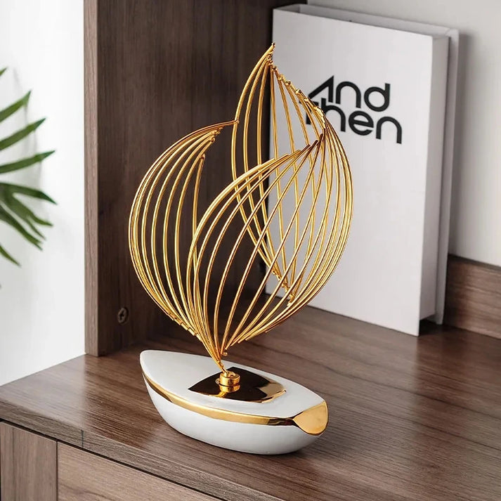 SkyVoyage - Raffinierte Segelboot-Skulptur für elegante Einrichtung