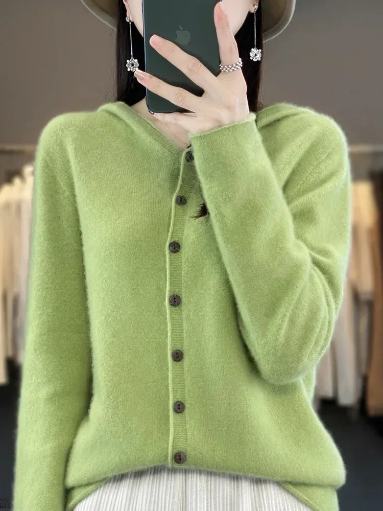 Franziska – Warmer Kaschmir-Strickpullover mit Kapuze und Knopf