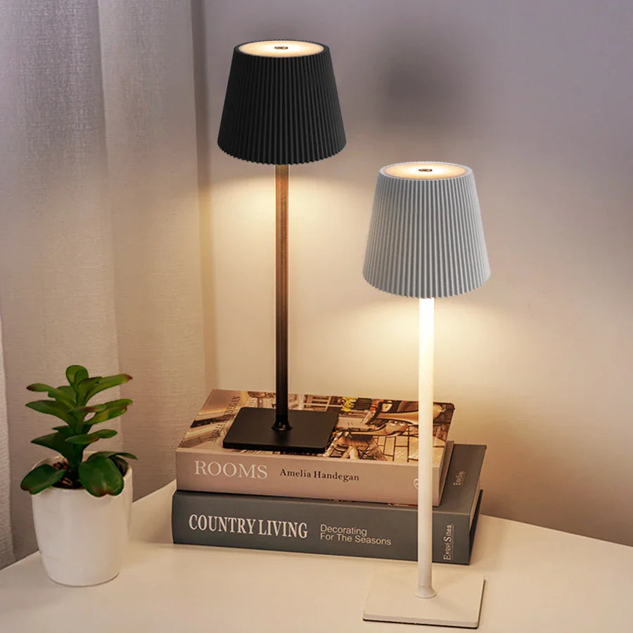 Klassische LED-Tischlampe mit Sensor