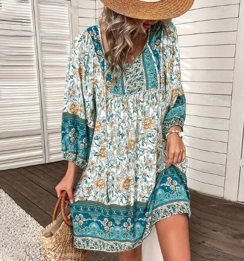 Nadia – Kurzärmliges Boho-Kleid mit Blumenmuster